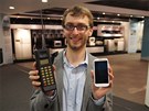 Samsung SH-100, prvn� mobiln� telefon zna�ky a jeho nejmlad�� p��buzn� Galaxy S