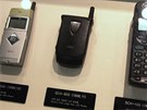 Muzeum Samsung - SCH-800, prvn� mobiln� telefon s velkoplo�n�m LCD