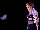 Madonna na koncert� v ��m� b�hem p�sni�ky Human Nature (12. �ervna 2012).
