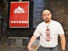 Den D: Jan Levec tvrdí, že miliony mu vydělají Šílenci na hradě. Po investorech Den D: Jan Levec tvrdí, že miliony mu vydělají Šílenci na hradě. Po investorech
