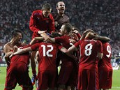 POSTUP JE DOMA. �e�t� fotbalist� se po z�v�re�n�m hvizdu raduj�, na mistrovstv�