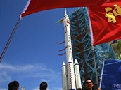 Přeprava rakety Dlouhý pochod k rampě je divácká záležitost otevřená pro Přeprava rakety Dlouhý pochod k rampě je divácká záležitost otevřená pro