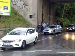 Viadukt v pra�sk� Libni, kde police na�la t�lo "hleda�e poklad�".