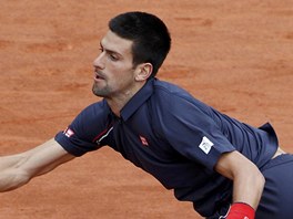 Novak Djokovi� dob�h� m�� ve fin�le Roland Garros.
