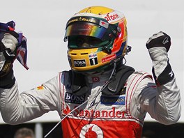 Lewis Hamilton se raduje z v�t�zstv� ve Velk� cen� Kanady.
