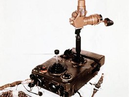 Ovl�dac� pult 9K11 Maljutka pou��vaj�c� MCLOS. Dob�e je vid�t ovl�dac� joystick.