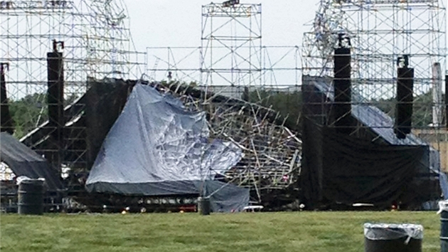 V kanadském Torontu se z�ítilo pódium p�ed koncertem britských Radiohead