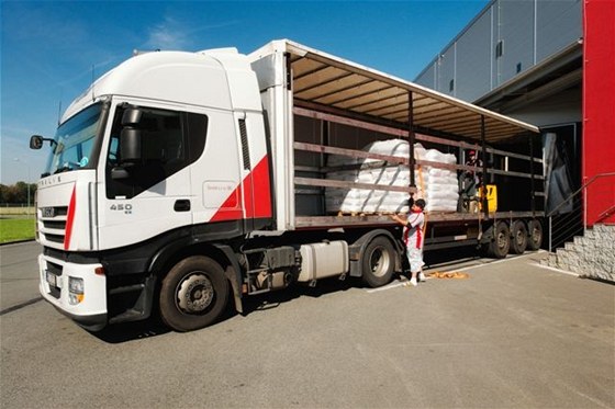 Spole�nost �m�dl s.r.o.: logistick� slu�by na m�ru �et�� �as i n�klady