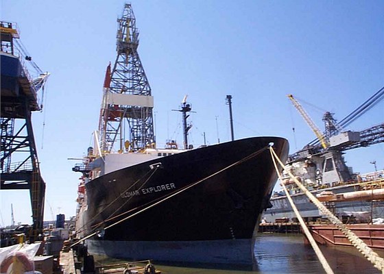 Lo� Glomar Explorer postaven� speci�ln� kv�li vyzvednut� ponorky K-129