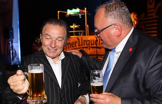 Karel Gott  a plze�sk� sl�dek V�clav Berka
