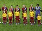 ZÁKLADNÍ JEDENÁCTKA. �e�tí fotbalisté p�ed zápasem s Portugalci