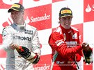 �UMIV� V�NO. Michael Schumacher a Fernando Alonso slav� na stupn�ch v�t�z�. 