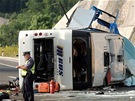Nehoda českého autobusu na chorvatské dálnici A1, při níž zahynulo osm lidí a Nehoda českého autobusu na chorvatské dálnici A1, při níž zahynulo osm lidí a