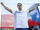 �AMPION. O�t�pa� V�t�zslav Vesel� po zisku titulu mistra Evropy.