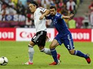 T�LO NA T�LO. N�meck� ofenzivn� z�lo�n�k Mesut �zil a Joannis Maniatis z �ecka