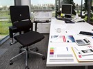 Pracovna Davida Vrby, firmy 3M Česko, má sice výhled na rušnou D1, ale přes Pracovna Davida Vrby, firmy 3M Česko, má sice výhled na rušnou D1, ale přes