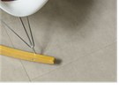 Laminátová podlaha může připomínat i dlaždice a kůži. Laminátová podlaha může připomínat i dlaždice a kůži.