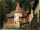 Kyselka – areál bývalých lázní s řadou slohově různorodých staveb z konce 19.... Kyselka – areál bývalých lázní s řadou slohově různorodých staveb z konce 19....