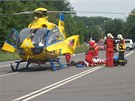 Pos�dka z�chran��sk�ho vrtuln�ku o�et�uje jednoho ze zran�n�ch.