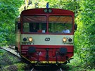 Jednokolejn� tra� z �elezn�ho Brodu do Tanvaldu proj�d� hluboce za��znut�m