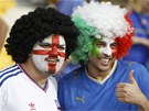 NEP��TEL�, NEBO KAMAR�DI? Fanou�ci na Olympijsk�m stadionu v Kyjev� p�ed