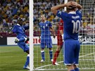 JAK JSEM TO MOHL NEDAT? Italsk� �to�n�k Mario Balotelli kope vzteky do ty�e