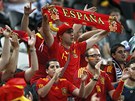 ESPA�A! �pan�lský fanou�ek p�ed zápasem proti Portugalsku.