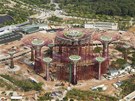 Um�lé konstrukce vyrobené z betonu a oceli poskytují nosník pro tropické...