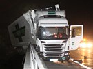 Po nehod� dvou kamion� na d�lnici D1 u Miro�ovic z�stal jeden z nich ��ste�n�