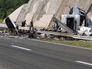 Trosky �eského autobusu, který havaroval na chorvatské dálnici A1 nedaleko...