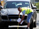 Policist� rekonstruuj� b�eznovou nehodu lobbisty Romana Janou�ka, p�i n�