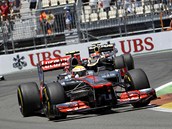 ŠIKANA. Louis Hamilton McLaren uhání na rozpálené silnici ve Valencii. ŠIKANA. Louis Hamilton McLaren uhání na rozpálené silnici ve Valencii.