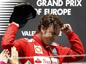 ÚSPĚCH. Fernando Alonso se raduje z vítězství ve Velké ceně Evropy. ÚSPĚCH. Fernando Alonso se raduje z vítězství ve Velké ceně Evropy.