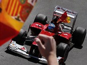 ŠPANĚLSKO SLAVÍ. Domácí závodník Fernando Alonso vyhrál na okruhu ve Valencii ŠPANĚLSKO SLAVÍ. Domácí závodník Fernando Alonso vyhrál na okruhu ve Valencii