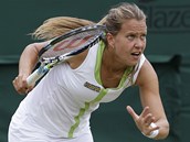 ZKUSÍM TO. Barbora Záhlavová-Strýcová běží za míčkem v utkání prvního kola ZKUSÍM TO. Barbora Záhlavová-Strýcová běží za míčkem v utkání prvního kola