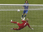VR�OVICK� DLOUB�K PO ITALSKU. Andrea Pirlo ve �tvrtfin�le Eura vychytrale
