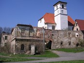 Hazlov – zřícenina zámku. Hazlov – zřícenina zámku.