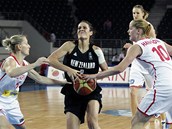 Natalie Taylorov� (uprost�ed) z Nov�ho Z�landu naj�d� do �esk� obrany, vpravo