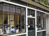 Slavný obchod s klobouky James Lock na nákupní třídě James's Street. Klobouk Slavný obchod s klobouky James Lock na nákupní třídě James's Street. Klobouk