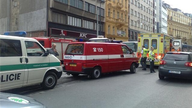 Provoz byl obnoven zhruba po necelých t�iceti minutách.