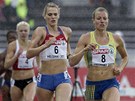 P�LKA SEDMIBOJA�EK. V de�tiv�m po�as� vede skupinku z�vodnic Jessica