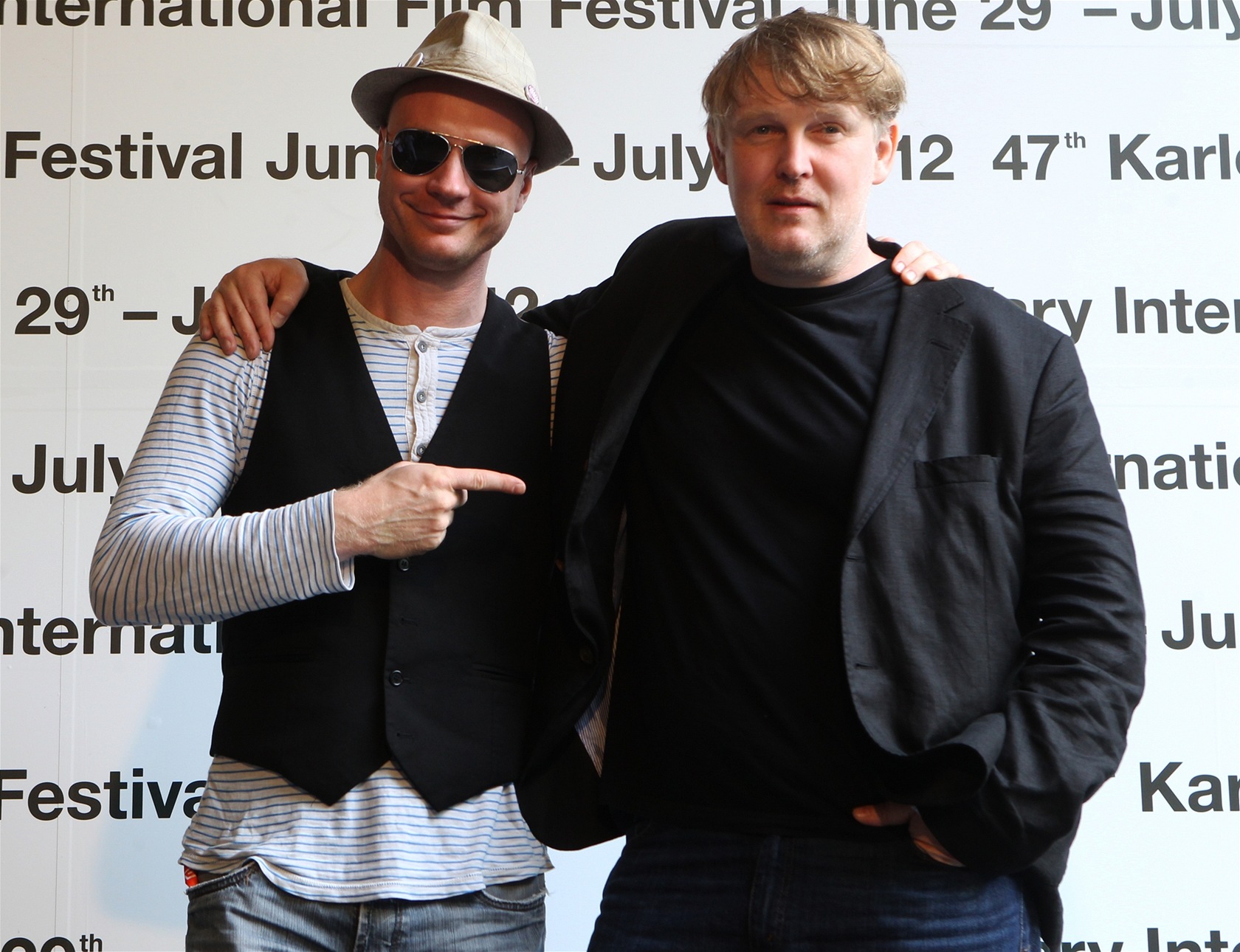 Herec Jan Budař a režisér Marek Najbrt při prezentaci soutěžního snímku Polski film