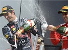 V�T�ZN� SPRCHA. Mark Webber si u��v� koupel v �ampa�sk�m, kter�m ho krop�