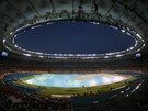 SLAVNOSTN� ZAKON�EN�. Je�t� p�ed v�kopem fin�lov�ho z�pasu prob�hlo na stadionu