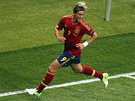 KDE JSTE? POJ�TE SLAVIT! Fernando Torres se ohlí�í za spoluhrá�i poté, co...