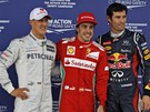 ODSTARTUJ� Z �ELA. Michael Schumacher (vlevo) toti� skon�il v kvalifikaci t�et�