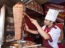 Asi nejtypičtějším a zároveň nejznámějším tureckým jídlem je kebab. Tradiční Asi nejtypičtějším a zároveň nejznámějším tureckým jídlem je kebab. Tradiční