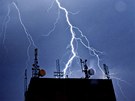 Bou�livou ned�lní noc nad Brnem zachytil Pavel Pode�va.