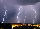 Blesky nad noční Prahou vyfotil i Zdeněk Moravec. Blesky nad noční Prahou vyfotil i Zdeněk Moravec.