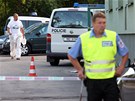 Policist� u domu ve Fren�t�t� pod Radho�t�m, kde byl mrtv� nalezen soudce